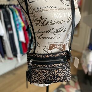 Stylish Leopard Print Crossbody Bag with Black Details